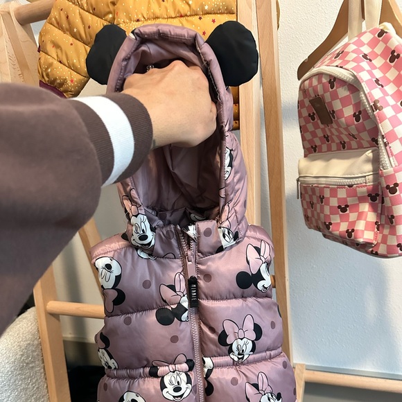 Minnie Mouse printed mauve colored puffer vest with hood and ears - Picture 4 of 10